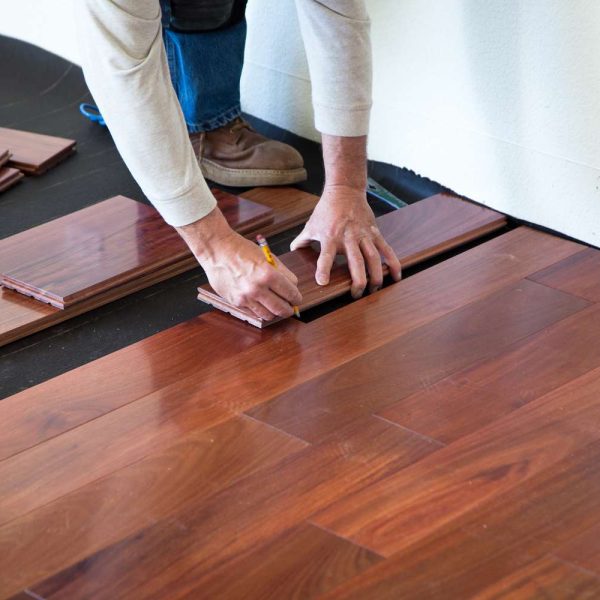 installing-hardwood-floor-170040982-582b748c5f9b58d5b17d0c58.jpg